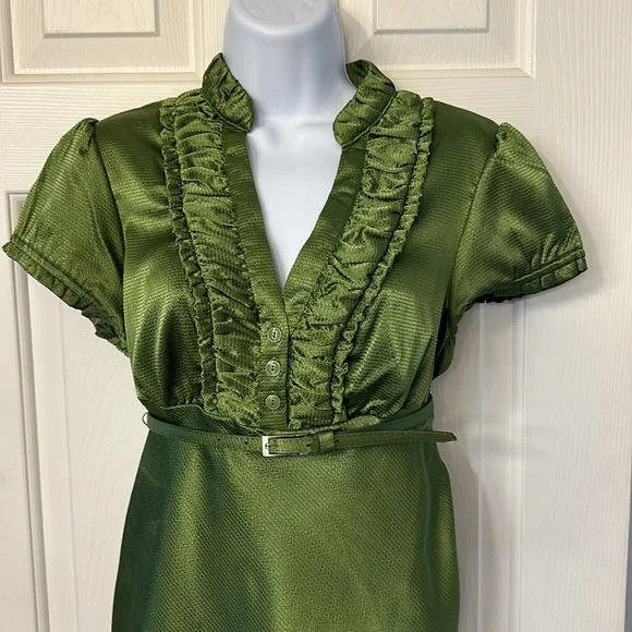 Silky green blouse. Size large - Picture 2 of 6